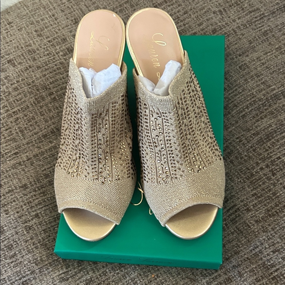 Lauren Lorraine Gold Wedge Sandals size 7 Martha